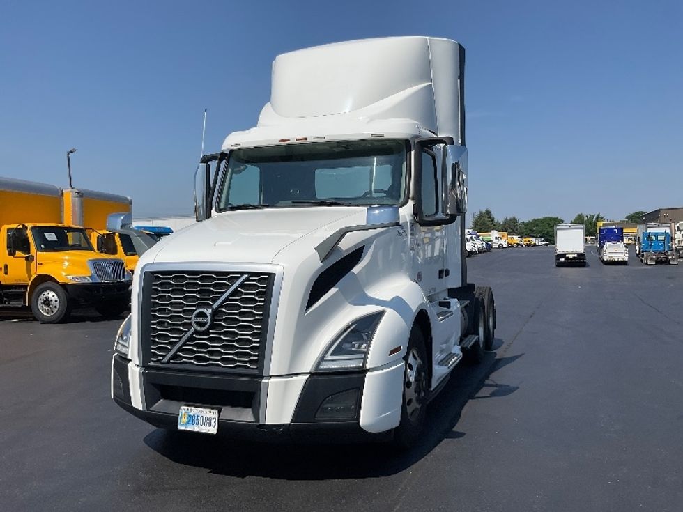 Day Cab Tractor-Heavy Duty Tractors-Volvo-2020-VNL64T300-Lancaster-PA-331,739\n\t\tmiles-$ 51,500 - Image 3