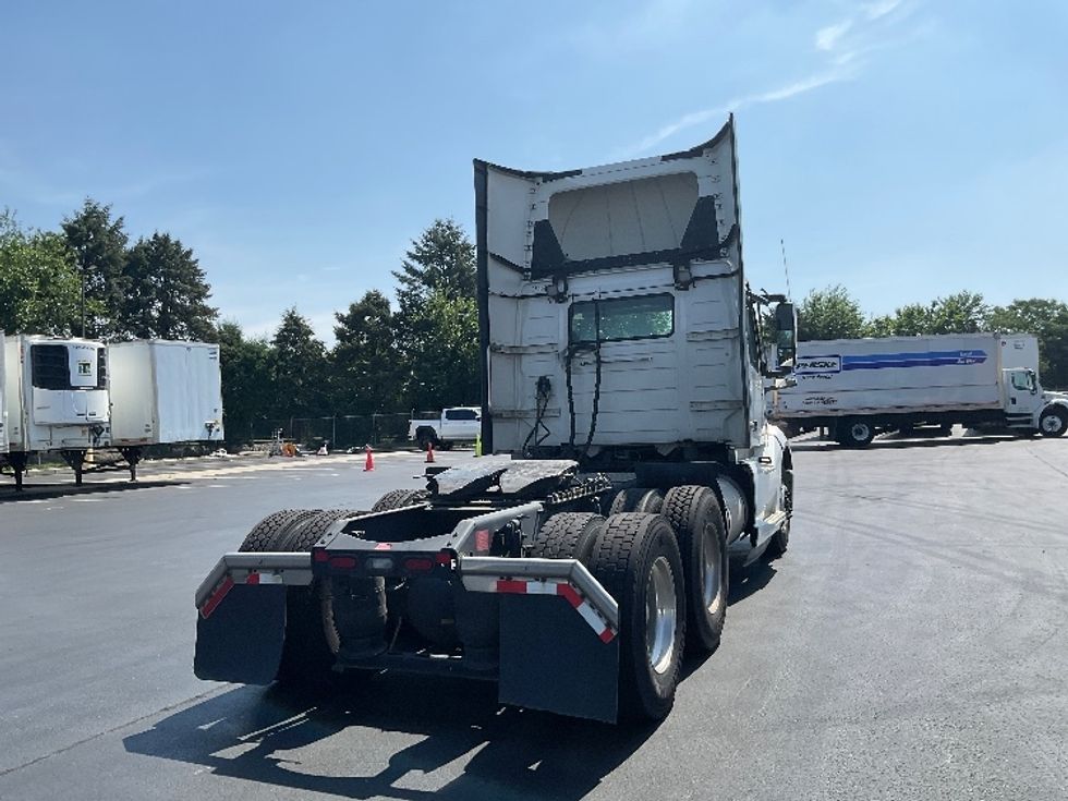 Day Cab Tractor-Heavy Duty Tractors-Volvo-2020-VNL64T300-Lancaster-PA-331,739\n\t\tmiles-$ 51,500 - Image 7
