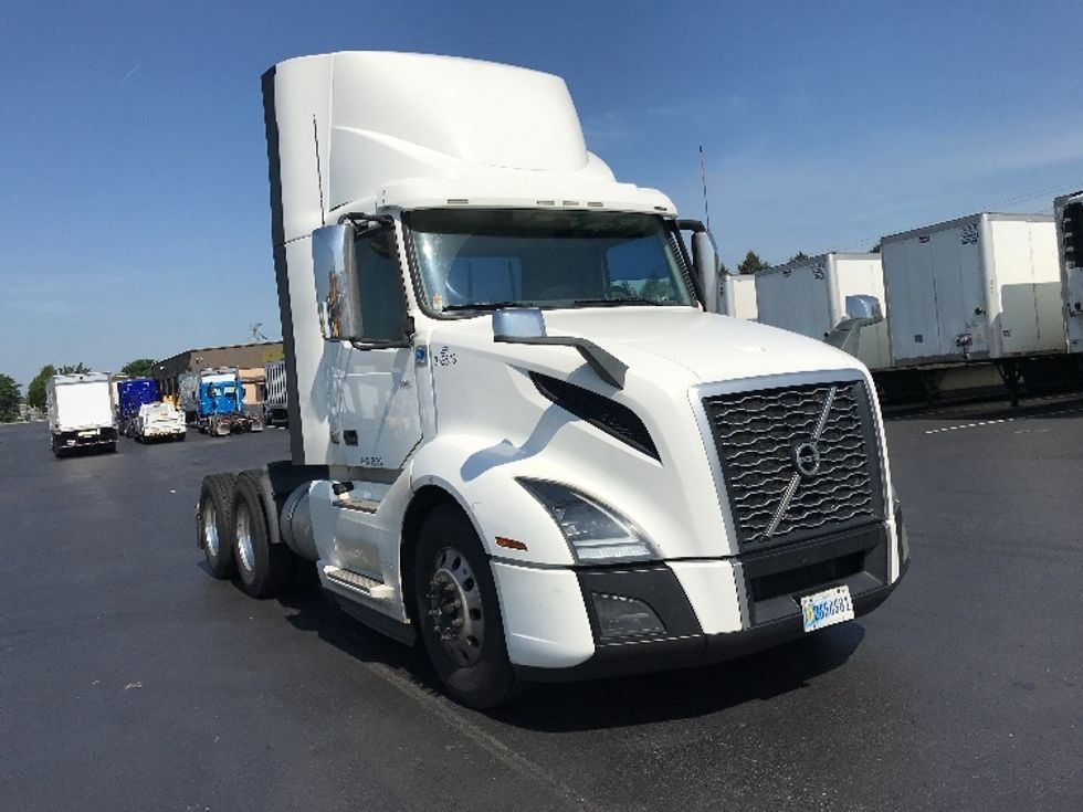 Day Cab Tractor-Heavy Duty Tractors-Volvo-2020-VNL64T300-Lancaster-PA-378,801\n\t\tmiles-$ 49,000 - Image 1