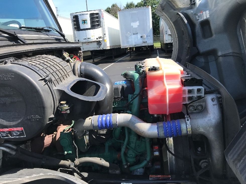 Day Cab Tractor-Heavy Duty Tractors-Volvo-2020-VNL64T300-Lancaster-PA-378,801\n\t\tmiles-$ 49,000 - Image 15