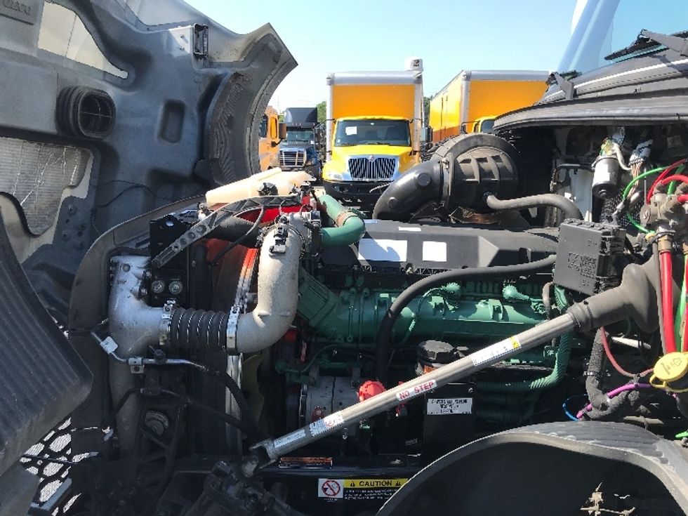 Day Cab Tractor-Heavy Duty Tractors-Volvo-2020-VNL64T300-Lancaster-PA-378,801\n\t\tmiles-$ 49,000 - Image 16