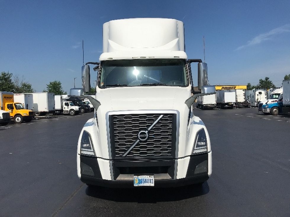 Day Cab Tractor-Heavy Duty Tractors-Volvo-2020-VNL64T300-Lancaster-PA-378,801\n\t\tmiles-$ 49,000 - Image 2