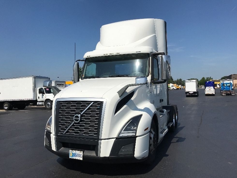 Day Cab Tractor-Heavy Duty Tractors-Volvo-2020-VNL64T300-Lancaster-PA-378,801\n\t\tmiles-$ 49,000 - Image 3