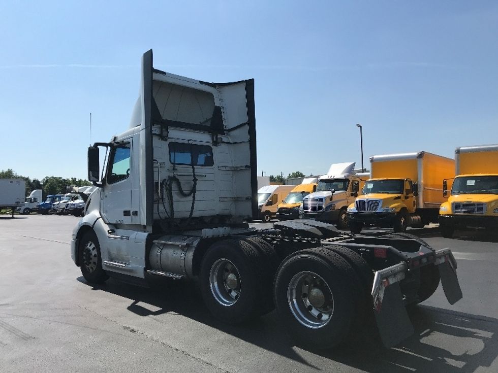 Day Cab Tractor-Heavy Duty Tractors-Volvo-2020-VNL64T300-Lancaster-PA-378,801\n\t\tmiles-$ 49,000 - Image 5