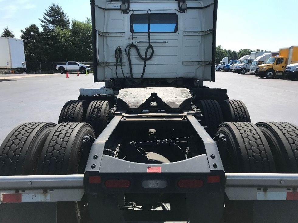 Day Cab Tractor-Heavy Duty Tractors-Volvo-2020-VNL64T300-Lancaster-PA-378,801\n\t\tmiles-$ 49,000 - Image 6