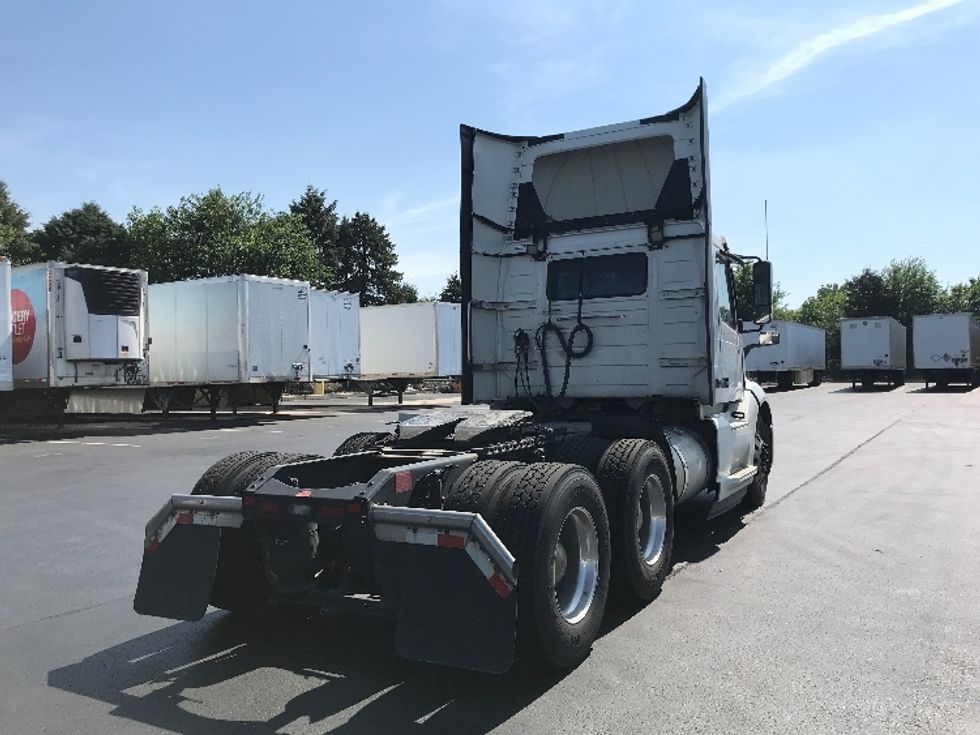 Day Cab Tractor-Heavy Duty Tractors-Volvo-2020-VNL64T300-Lancaster-PA-378,801\n\t\tmiles-$ 49,000 - Image 7