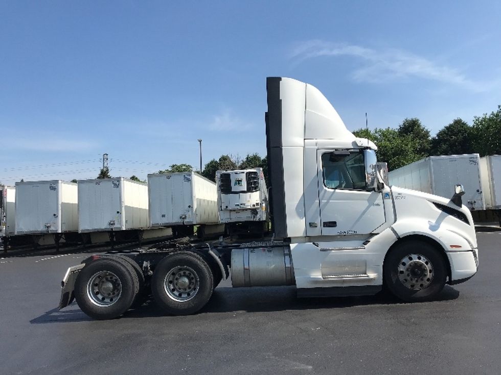 Day Cab Tractor-Heavy Duty Tractors-Volvo-2020-VNL64T300-Lancaster-PA-378,801\n\t\tmiles-$ 49,000 - Image 8