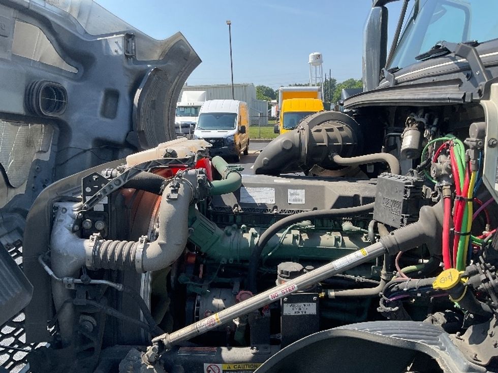 Day Cab Tractor-Heavy Duty Tractors-Volvo-2020-VNL64T300-Lancaster-PA-386,355\n\t\tmiles-$ 48,750 - Image 16