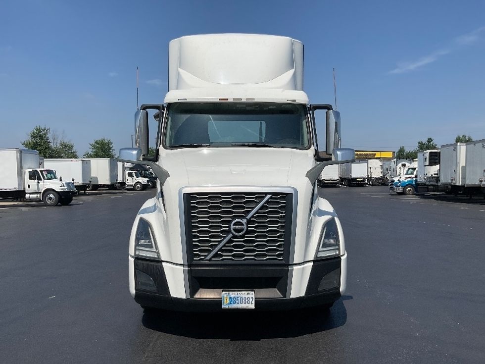 Day Cab Tractor-Heavy Duty Tractors-Volvo-2020-VNL64T300-Lancaster-PA-386,355\n\t\tmiles-$ 48,750 - Image 2