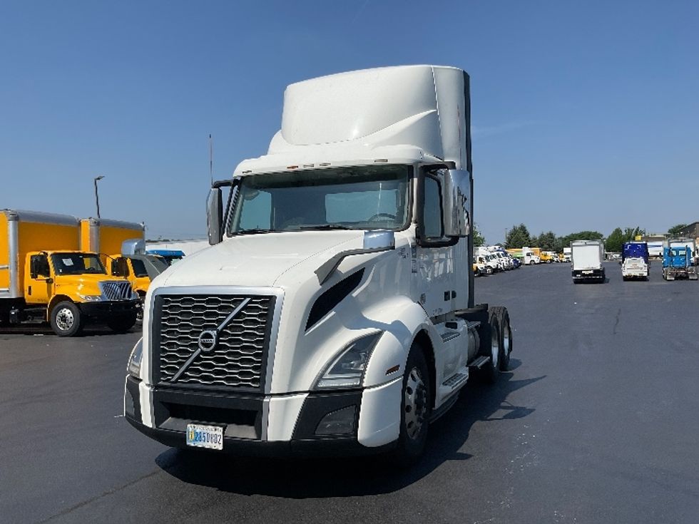 Day Cab Tractor-Heavy Duty Tractors-Volvo-2020-VNL64T300-Lancaster-PA-386,355\n\t\tmiles-$ 48,750 - Image 3