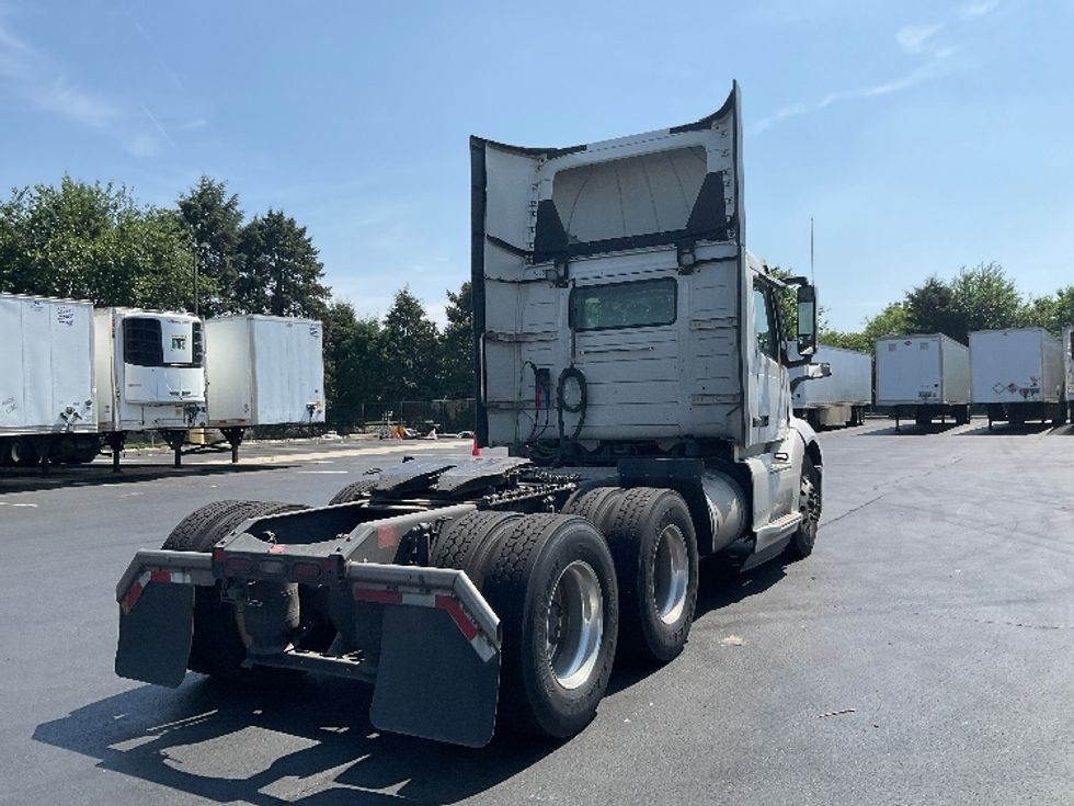 Day Cab Tractor-Heavy Duty Tractors-Volvo-2020-VNL64T300-Lancaster-PA-386,355\n\t\tmiles-$ 48,750 - Image 7