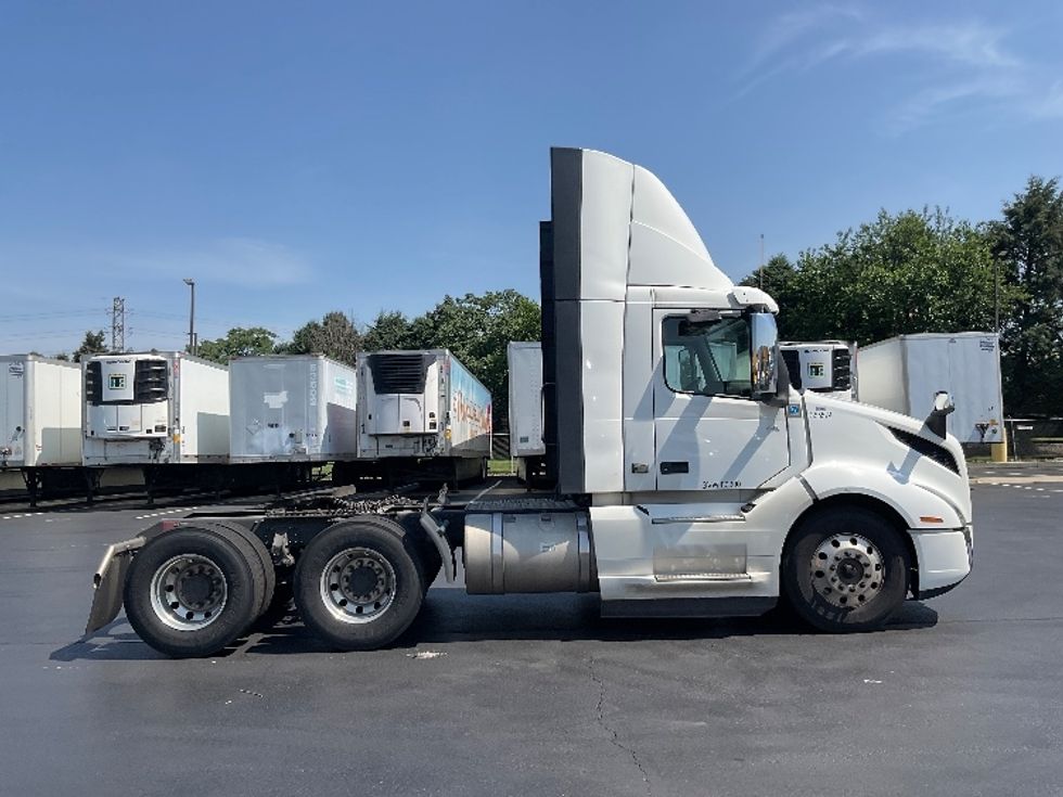 Day Cab Tractor-Heavy Duty Tractors-Volvo-2020-VNL64T300-Lancaster-PA-386,355\n\t\tmiles-$ 48,750 - Image 8