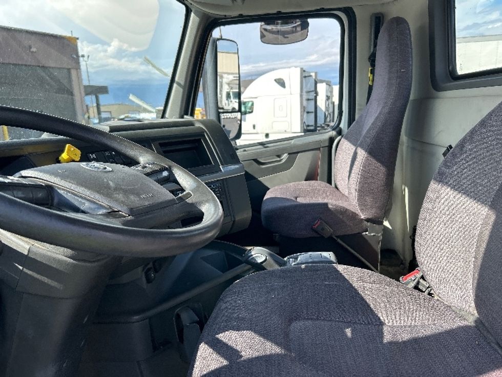 Day Cab Tractor-Heavy Duty Tractors-Volvo-2020-VNL64T300-Las Vegas-NV-167,643\n\t\tmiles-$ 65,000 - Image 10