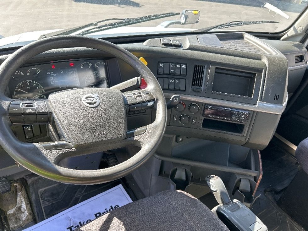 Day Cab Tractor-Heavy Duty Tractors-Volvo-2020-VNL64T300-Las Vegas-NV-167,643\n\t\tmiles-$ 65,000 - Image 11
