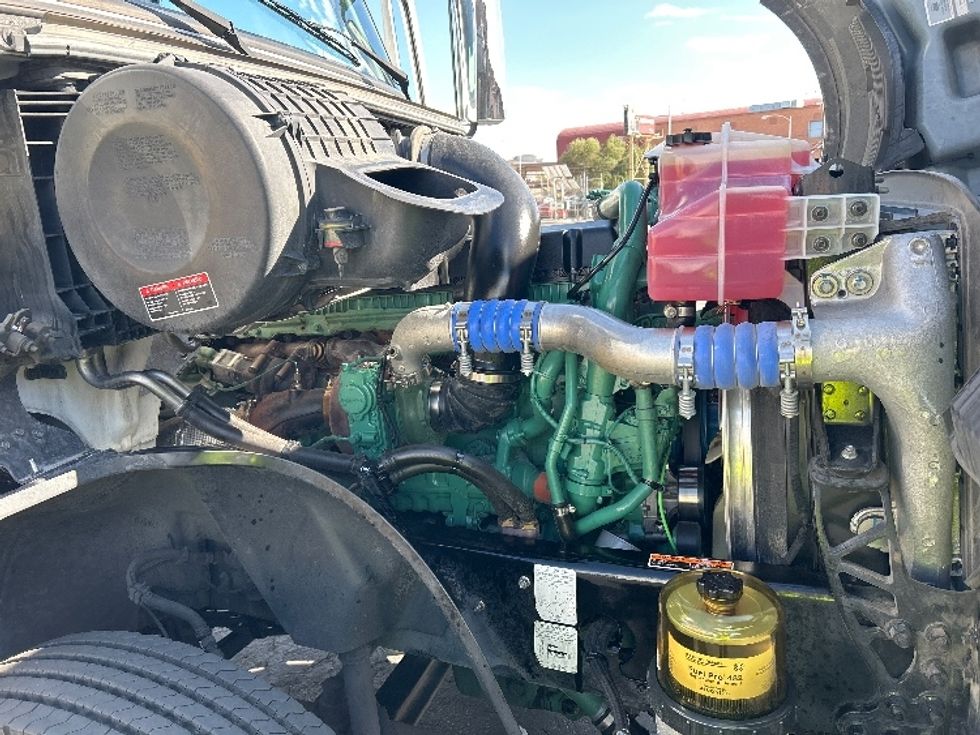 Day Cab Tractor-Heavy Duty Tractors-Volvo-2020-VNL64T300-Las Vegas-NV-167,643\n\t\tmiles-$ 65,000 - Image 15