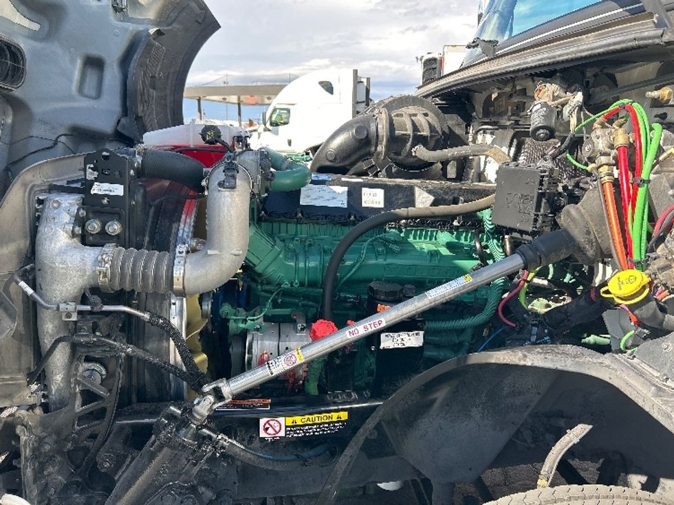 Day Cab Tractor-Heavy Duty Tractors-Volvo-2020-VNL64T300-Las Vegas-NV-167,643\n\t\tmiles-$ 65,000 - Image 16