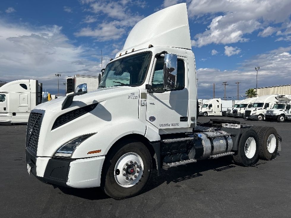 Day Cab Tractor-Heavy Duty Tractors-Volvo-2020-VNL64T300-Las Vegas-NV-167,643\n\t\tmiles-$ 65,000 - Image 3