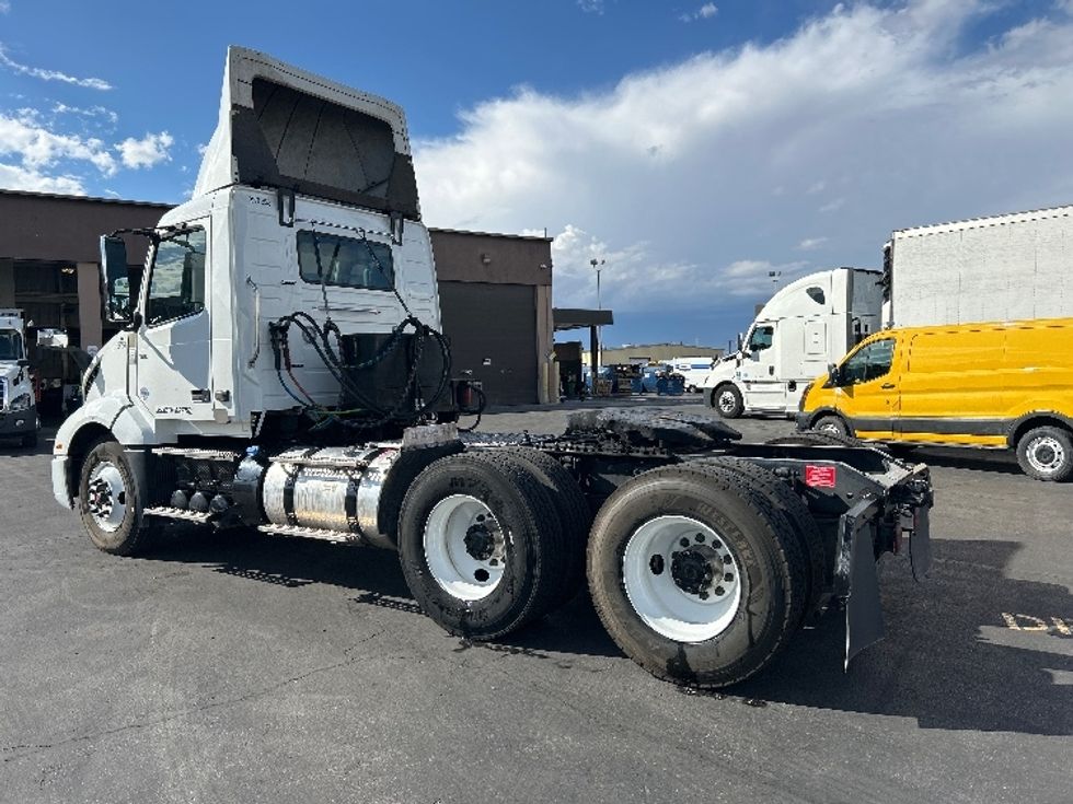Day Cab Tractor-Heavy Duty Tractors-Volvo-2020-VNL64T300-Las Vegas-NV-167,643\n\t\tmiles-$ 65,000 - Image 5