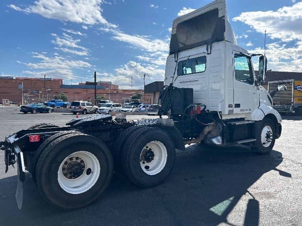 Day Cab Tractor-Heavy Duty Tractors-Volvo-2020-VNL64T300-Las Vegas-NV-167,643\n\t\tmiles-$ 65,000 - Image 7