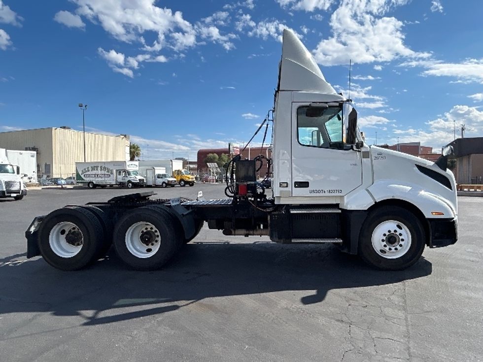 Day Cab Tractor-Heavy Duty Tractors-Volvo-2020-VNL64T300-Las Vegas-NV-167,643\n\t\tmiles-$ 65,000 - Image 8