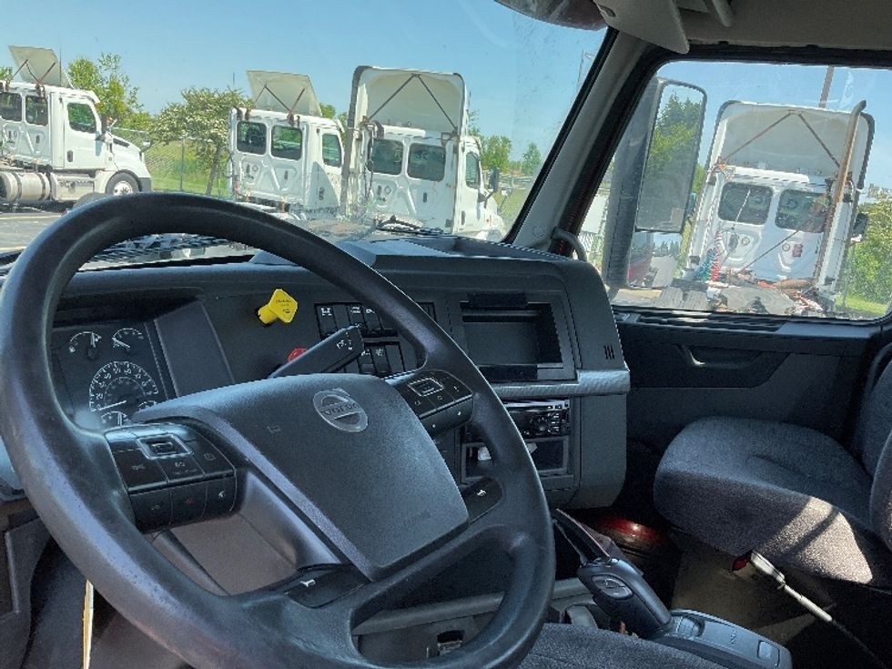 Day Cab Tractor-Heavy Duty Tractors-Volvo-2020-VNL64T300-Liverpool-NY-416,199\n\t\tmiles-$ 42,750 - Image 10