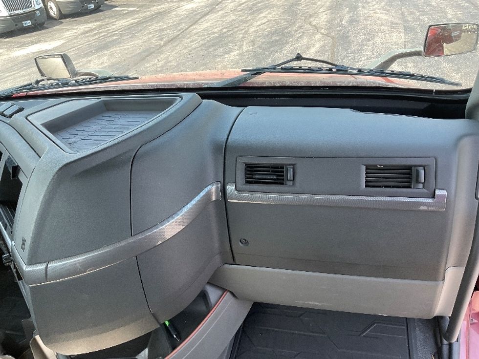 Day Cab Tractor-Heavy Duty Tractors-Volvo-2020-VNL64T300-Liverpool-NY-416,199\n\t\tmiles-$ 42,750 - Image 13