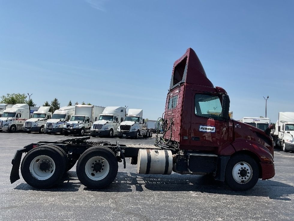Day Cab Tractor-Heavy Duty Tractors-Volvo-2020-VNL64T300-Liverpool-NY-416,199\n\t\tmiles-$ 42,750 - Image 8