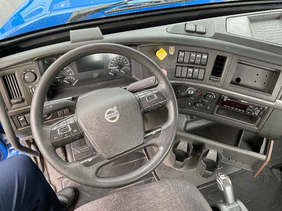 Day Cab Tractor-Heavy Duty Tractors-Volvo-2020-VNL64T300-Memphis-TN-847,310\n\t\tmiles-$ 26,750 - Image 11