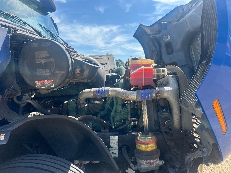 Day Cab Tractor-Heavy Duty Tractors-Volvo-2020-VNL64T300-Memphis-TN-847,310\n\t\tmiles-$ 26,750 - Image 15