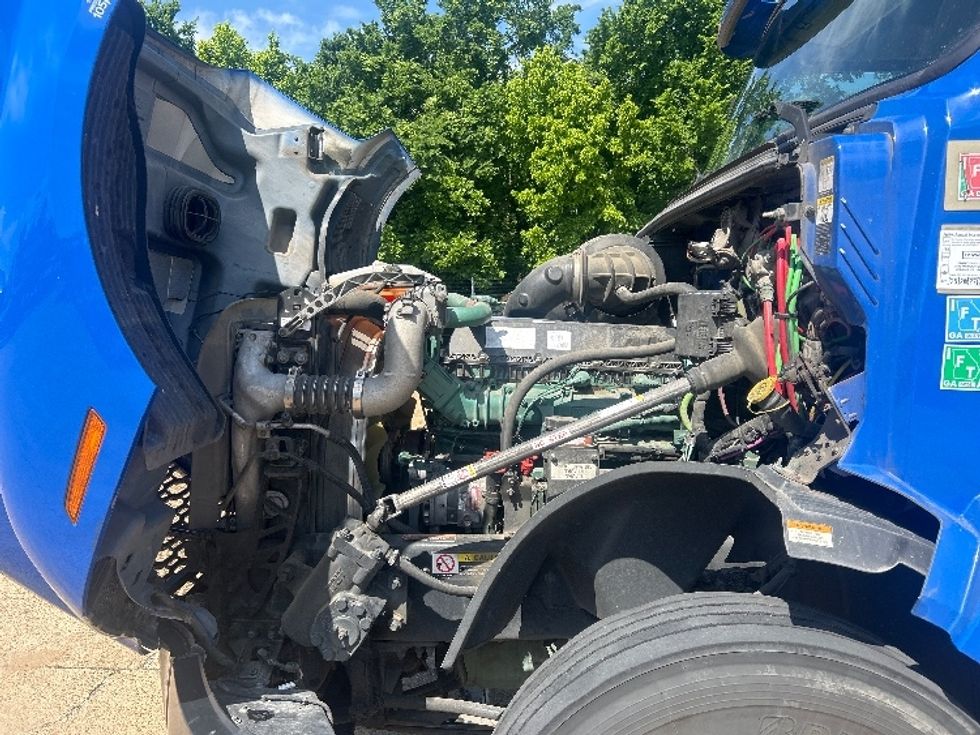 Day Cab Tractor-Heavy Duty Tractors-Volvo-2020-VNL64T300-Memphis-TN-847,310\n\t\tmiles-$ 26,750 - Image 16