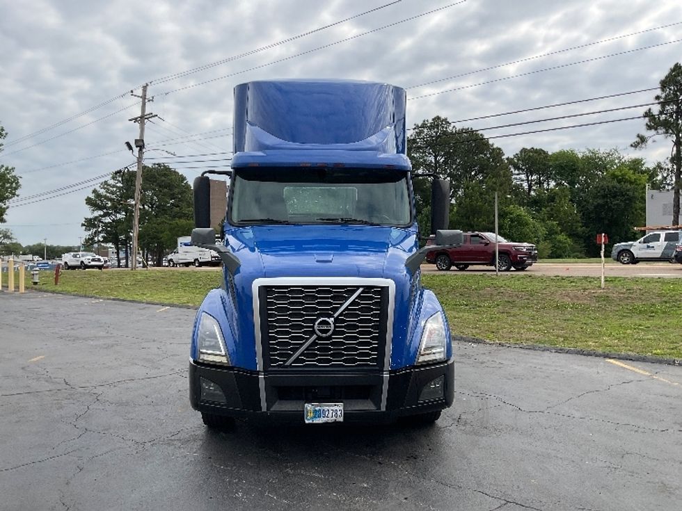 Day Cab Tractor-Heavy Duty Tractors-Volvo-2020-VNL64T300-Memphis-TN-847,310\n\t\tmiles-$ 26,750 - Image 2