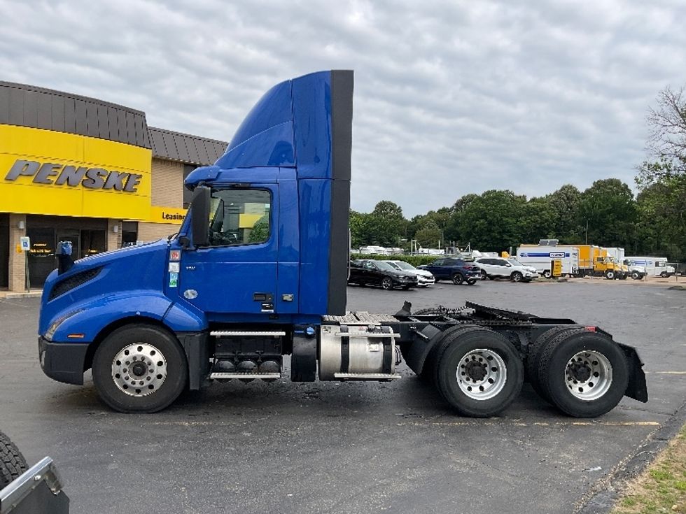 Day Cab Tractor-Heavy Duty Tractors-Volvo-2020-VNL64T300-Memphis-TN-847,310\n\t\tmiles-$ 26,750 - Image 4
