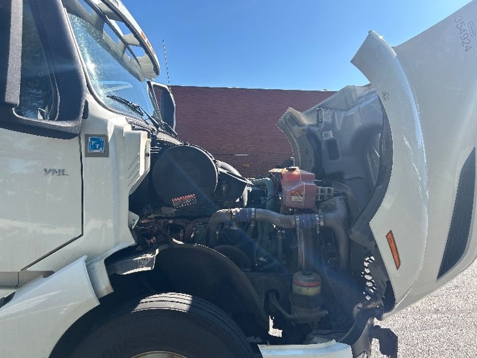Day Cab Tractor-Heavy Duty Tractors-Volvo-2020-VNL64T300-Middlefield-OH-321,447\n\t\tmiles-$ 52,250 - Image 14