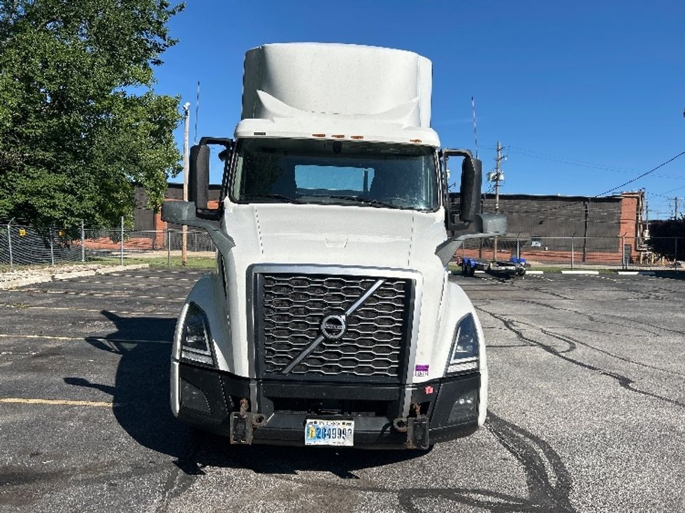 Day Cab Tractor-Heavy Duty Tractors-Volvo-2020-VNL64T300-Middlefield-OH-321,447\n\t\tmiles-$ 52,250 - Image 2