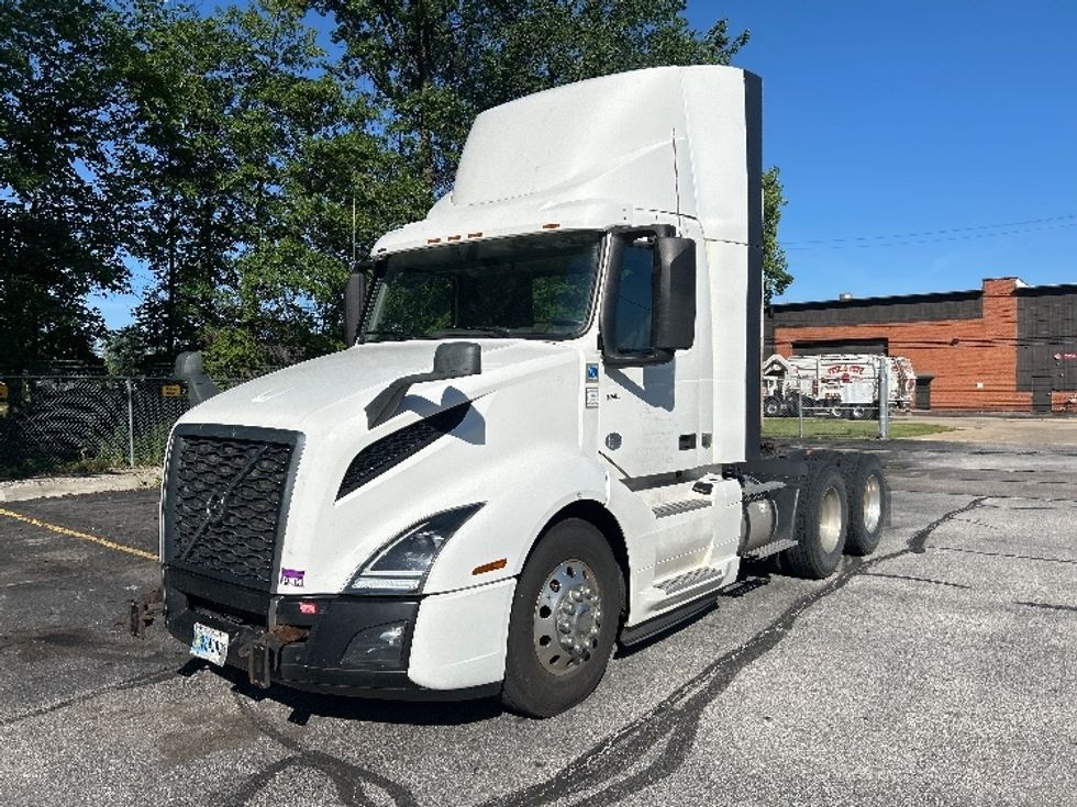Day Cab Tractor-Heavy Duty Tractors-Volvo-2020-VNL64T300-Middlefield-OH-321,447\n\t\tmiles-$ 52,250 - Image 3
