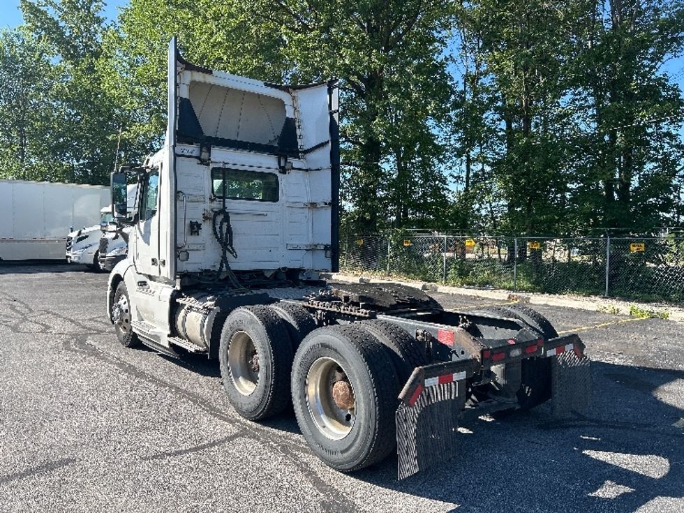 Day Cab Tractor-Heavy Duty Tractors-Volvo-2020-VNL64T300-Middlefield-OH-321,447\n\t\tmiles-$ 52,250 - Image 5