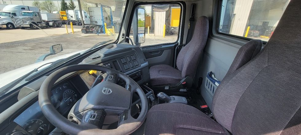 Day Cab Tractor-Heavy Duty Tractors-Volvo-2020-VNL64T300-Middlefield-OH-415,430\n\t\tmiles-$ 52,500 - Image 10