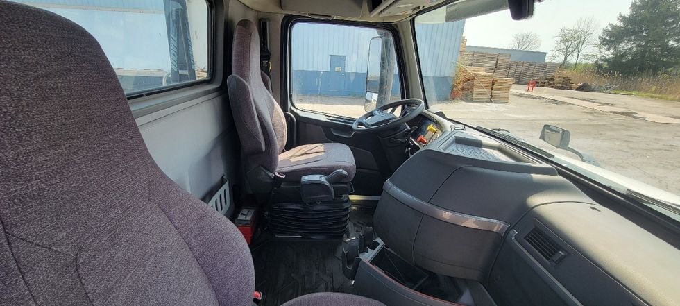 Day Cab Tractor-Heavy Duty Tractors-Volvo-2020-VNL64T300-Middlefield-OH-415,430\n\t\tmiles-$ 52,500 - Image 14