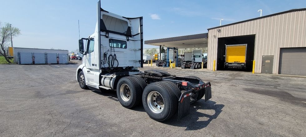 Day Cab Tractor-Heavy Duty Tractors-Volvo-2020-VNL64T300-Middlefield-OH-415,430\n\t\tmiles-$ 52,500 - Image 5