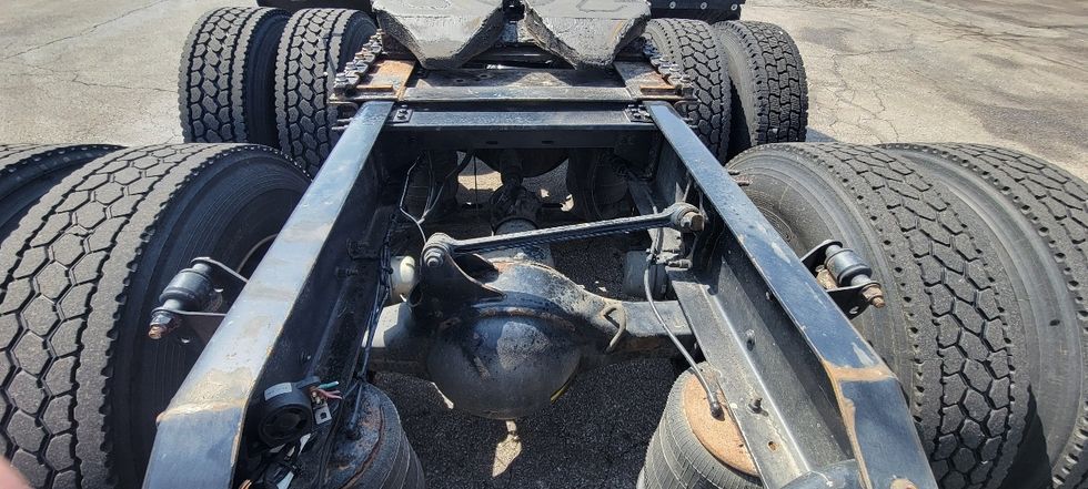 Day Cab Tractor-Heavy Duty Tractors-Volvo-2020-VNL64T300-Middlefield-OH-415,430\n\t\tmiles-$ 52,500 - Image 6