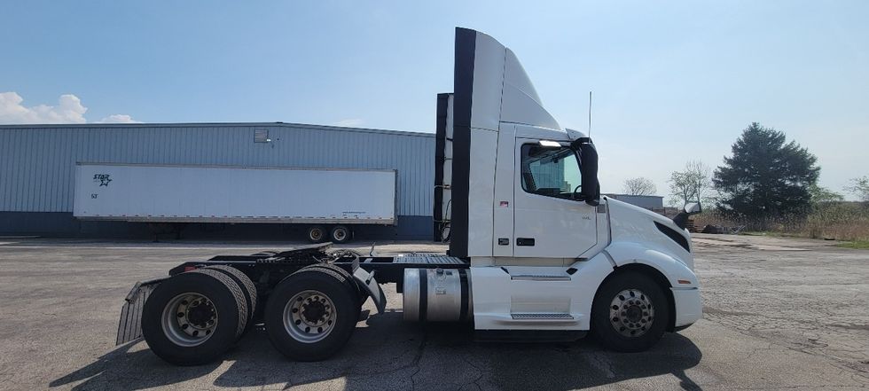 Day Cab Tractor-Heavy Duty Tractors-Volvo-2020-VNL64T300-Middlefield-OH-415,430\n\t\tmiles-$ 52,500 - Image 8