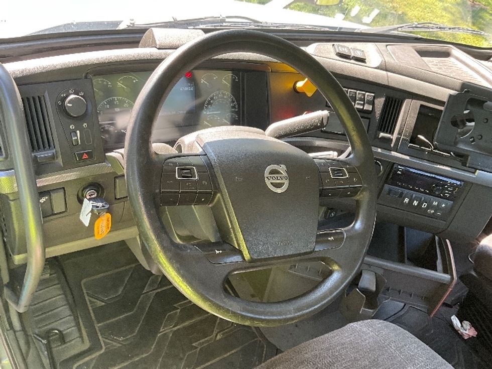Day Cab Tractor-Heavy Duty Tractors-Volvo-2020-VNL64T300-Milwaukee-WI-471,840\n\t\tmiles-$ 45,500 - Image 11