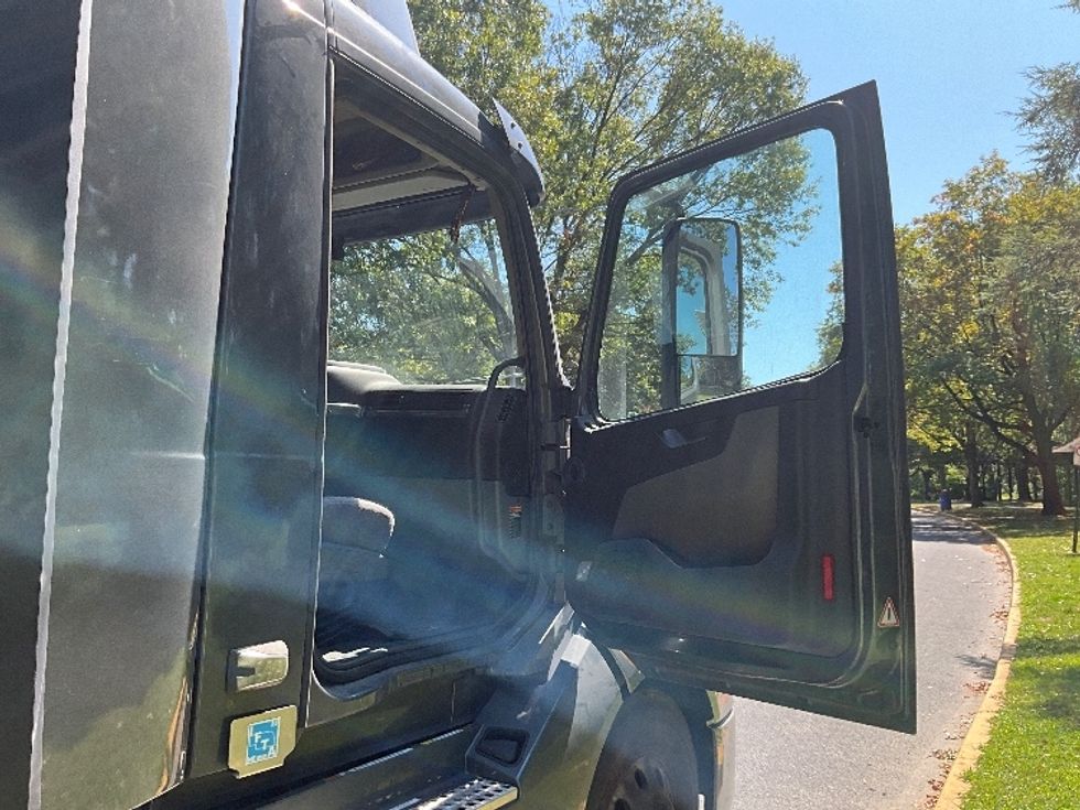 Day Cab Tractor-Heavy Duty Tractors-Volvo-2020-VNL64T300-Milwaukee-WI-471,840\n\t\tmiles-$ 45,500 - Image 12