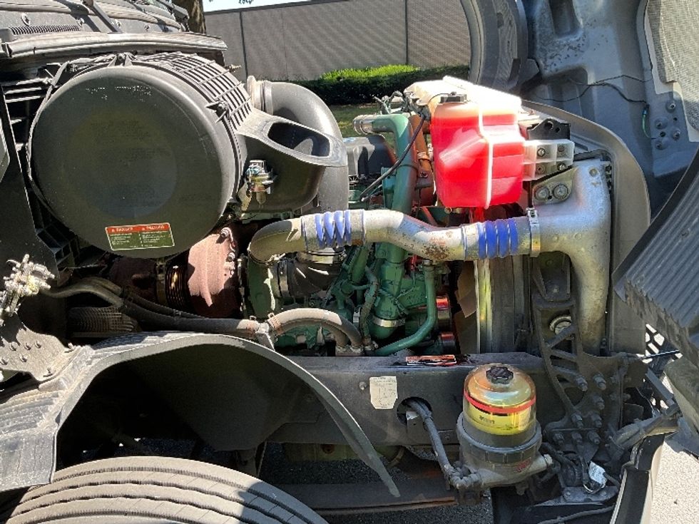 Day Cab Tractor-Heavy Duty Tractors-Volvo-2020-VNL64T300-Milwaukee-WI-471,840\n\t\tmiles-$ 45,500 - Image 15