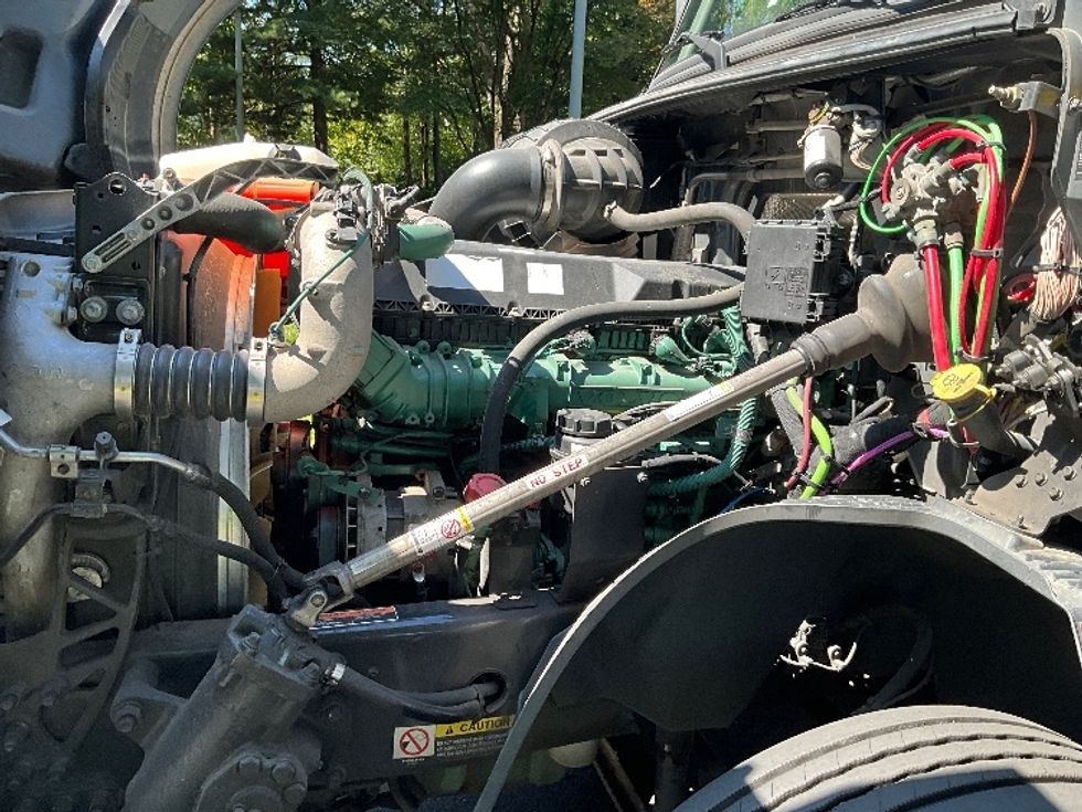 Day Cab Tractor-Heavy Duty Tractors-Volvo-2020-VNL64T300-Milwaukee-WI-471,840\n\t\tmiles-$ 45,500 - Image 16