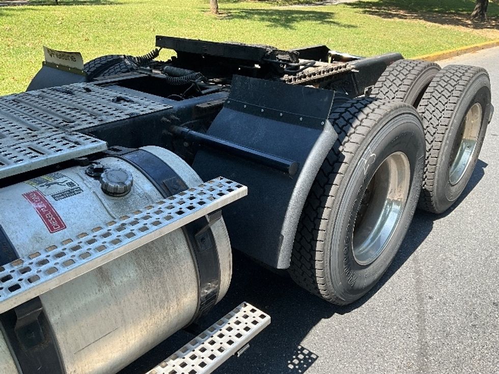 Day Cab Tractor-Heavy Duty Tractors-Volvo-2020-VNL64T300-Milwaukee-WI-471,840\n\t\tmiles-$ 45,500 - Image 17