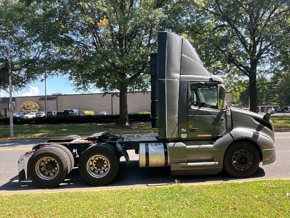 Day Cab Tractor-Heavy Duty Tractors-Volvo-2020-VNL64T300-Milwaukee-WI-471,840\n\t\tmiles-$ 45,500 - Image 8
