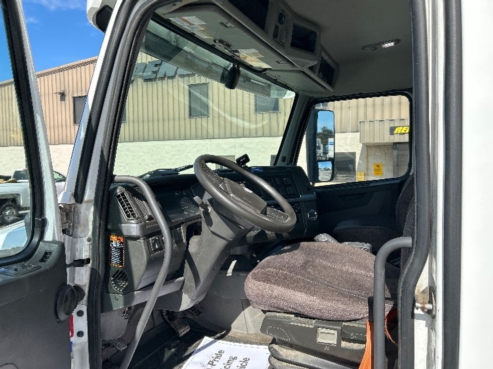 Day Cab Tractor-Heavy Duty Tractors-Volvo-2020-VNL64T300-Milwaukee-WI-712,903\n\t\tmiles-$ 28,750 - Image 10