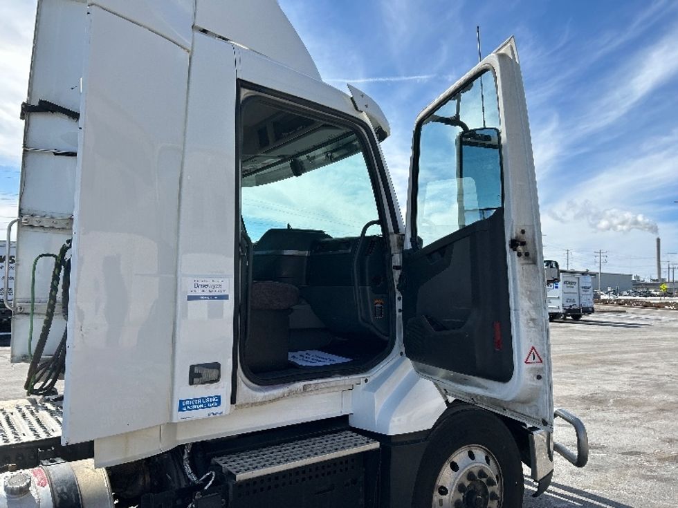 Day Cab Tractor-Heavy Duty Tractors-Volvo-2020-VNL64T300-Milwaukee-WI-712,903\n\t\tmiles-$ 28,750 - Image 12