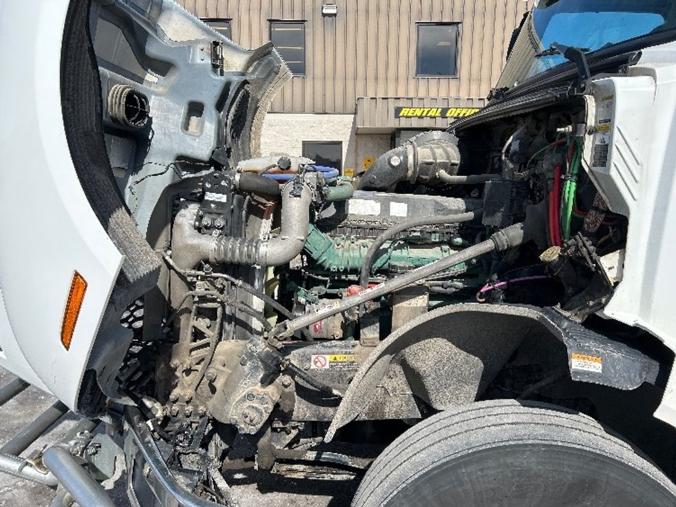 Day Cab Tractor-Heavy Duty Tractors-Volvo-2020-VNL64T300-Milwaukee-WI-712,903\n\t\tmiles-$ 28,750 - Image 16